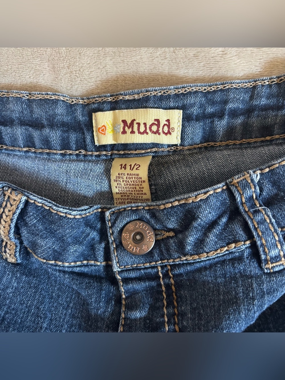 Y2K Mudd Blue cuffed -Hem Denim Shorts Size 14 1/2 - Picture 4 of 6